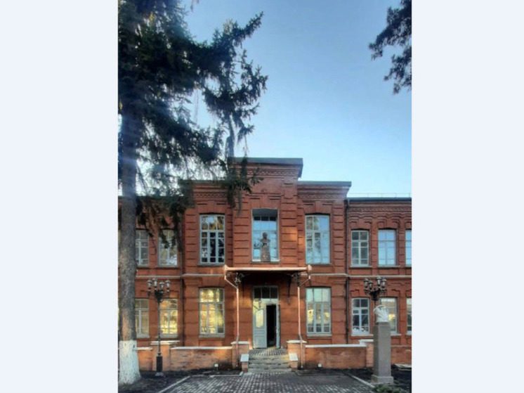 В Северной Осетии отреставрировали вход Детской худ.школы 1903 года постройки