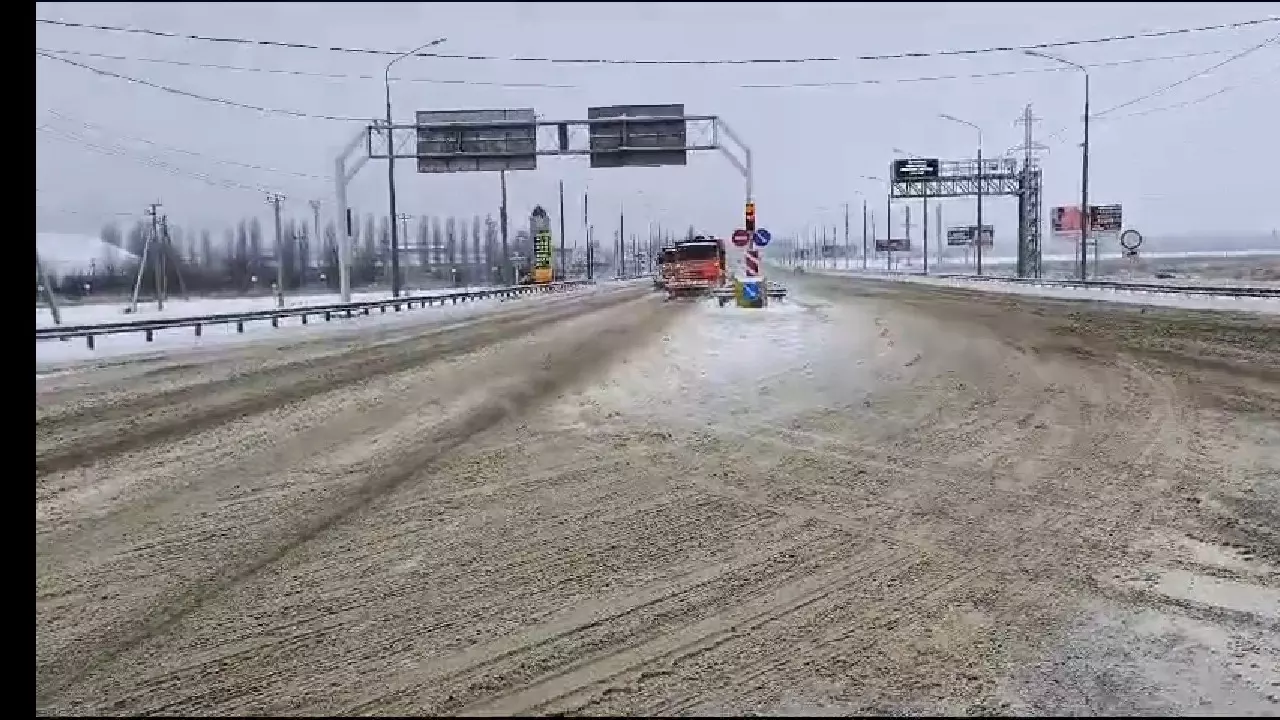 В Ставрополе возобновили движение грузовиков после снегопада0