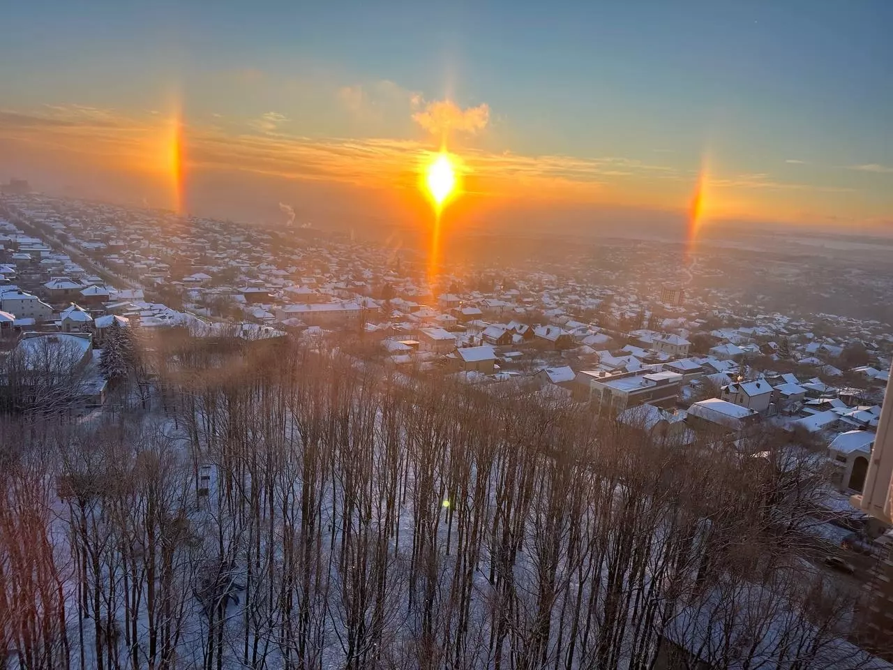 «Волшебное утро»: жителей Ставрополя восхитили три солнца в утреннем небе3