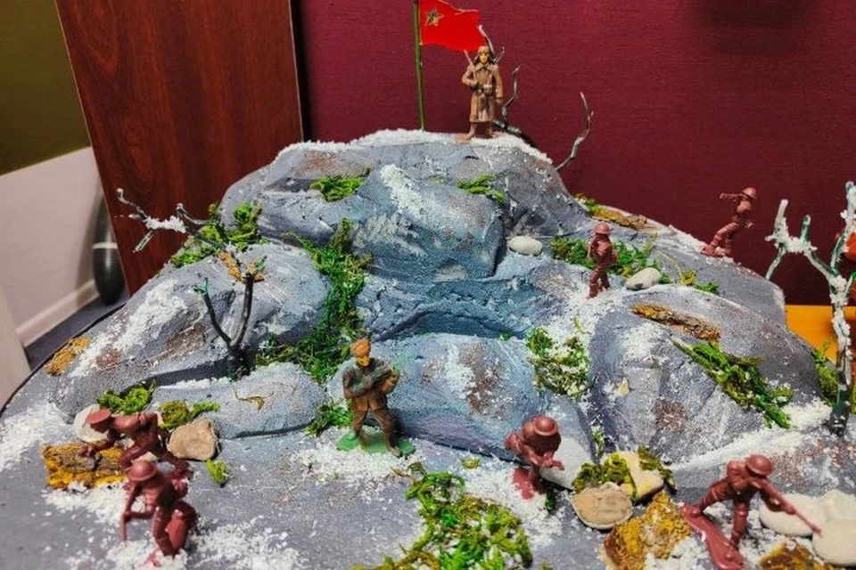 На выставке представлена военная техника в миниатюре. Фото: t.me/voroshilov_dm