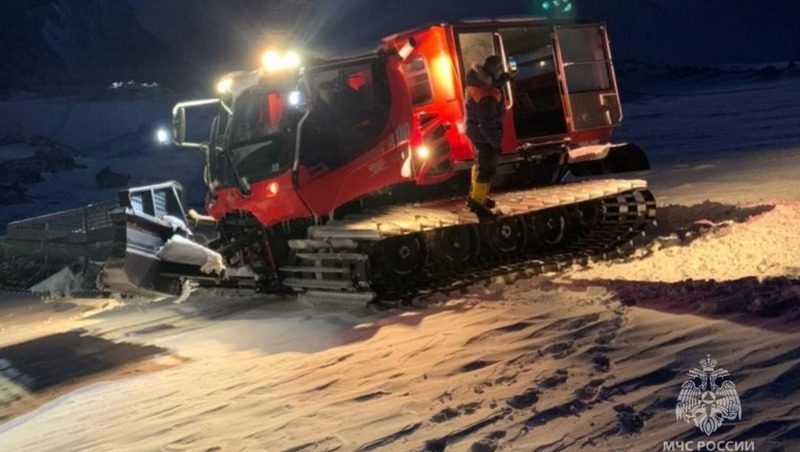 Двух альпинистов спасли ночью на Эльбрусе МЧС Кабардино-Балкарии