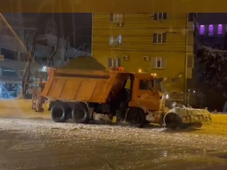 Коммунальные службы Ставрополя из-за снегопада работают в авральном режиме