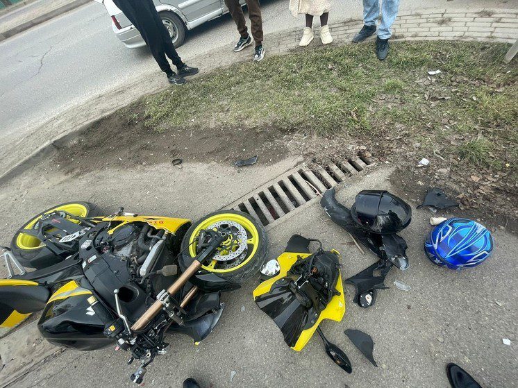 Лихач на мотоцикле с женой пострадали в аварии на проспекте Пятигорска