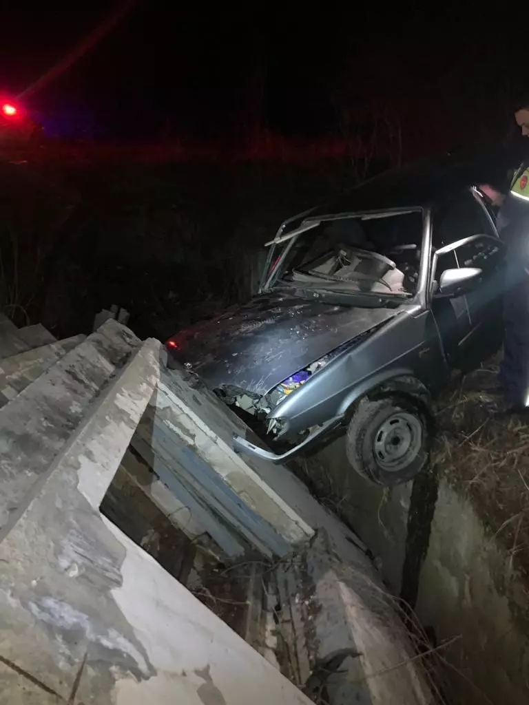 Машина с подростками влетела в бетонную плиту на Ставрополье0