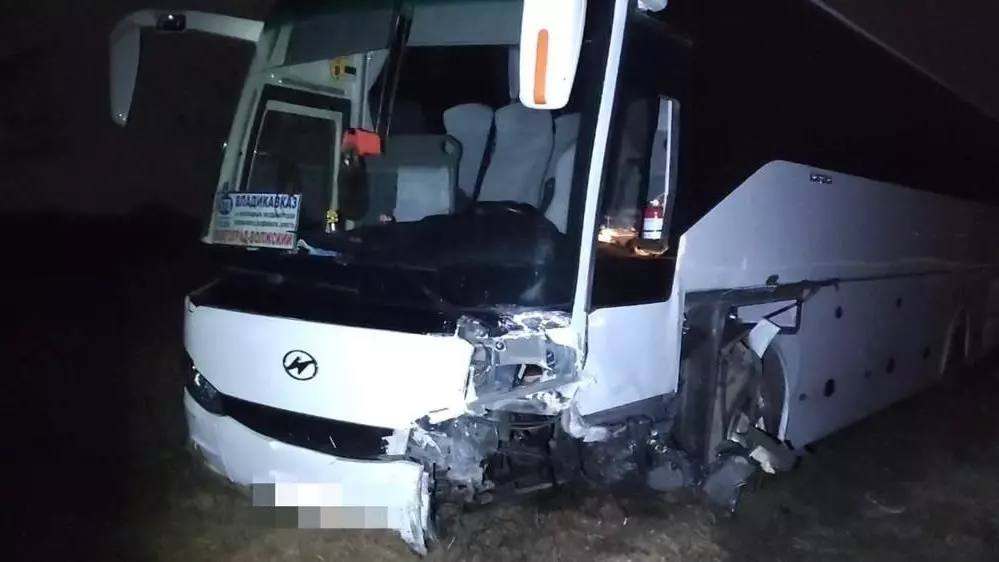 Начинающий водитель влетел в пассажирский автобус на Ставрополье5