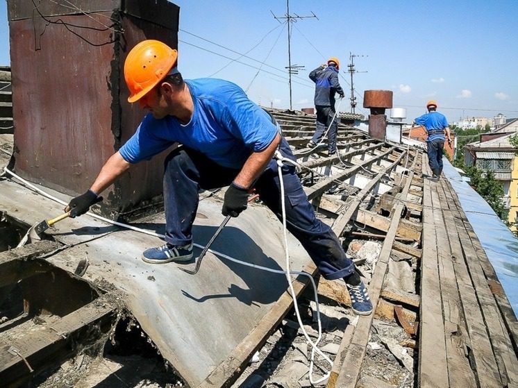 Недобросовестного подрядчика обязали переделать крышу в многоэтажке Михайловска