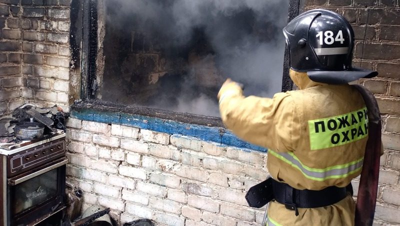 Огонь едва не уничтожил частный дом в селе Минераловодского округа