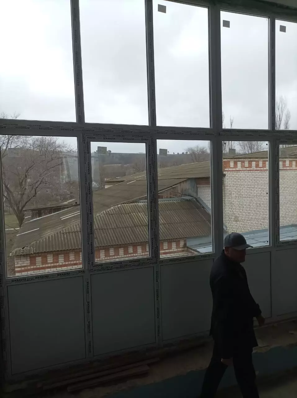 Партийный десант: взят хороший темп ремонта бешпагирской школы на Ставрополье1
