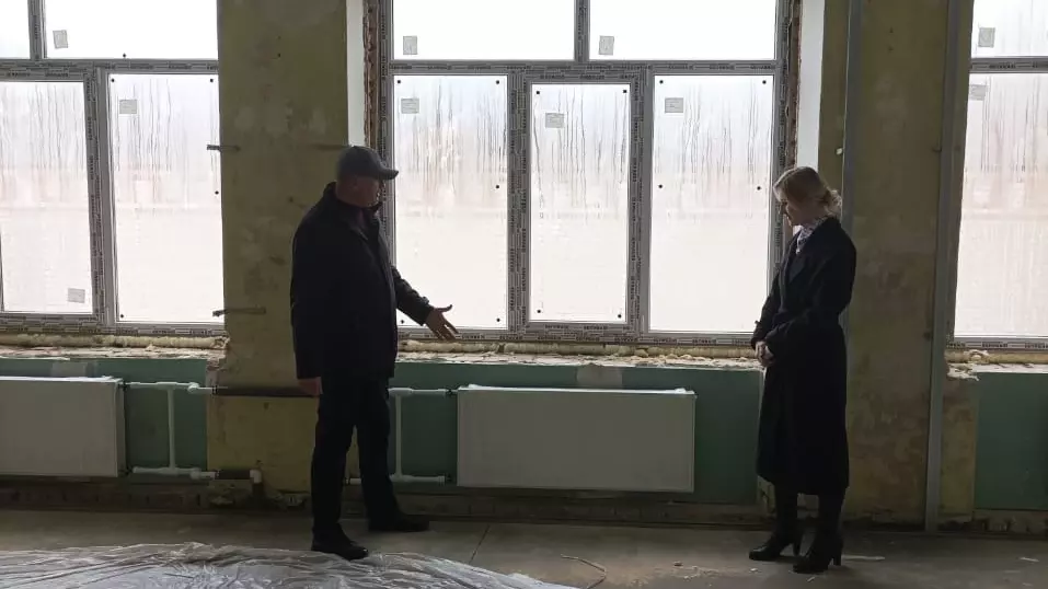 Партийный десант: взят хороший темп ремонта бешпагирской школы на Ставрополье0