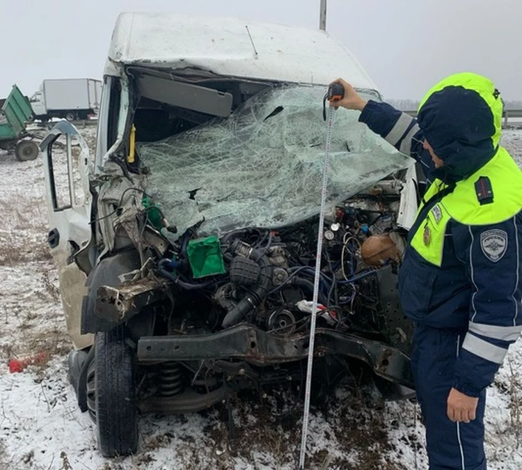Пенсионер-маршрутчик устроил аварию с трактором на трассе Ставрополья1