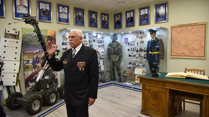 Полковник ФСБ провёл урок мужества для ставропольских школьников