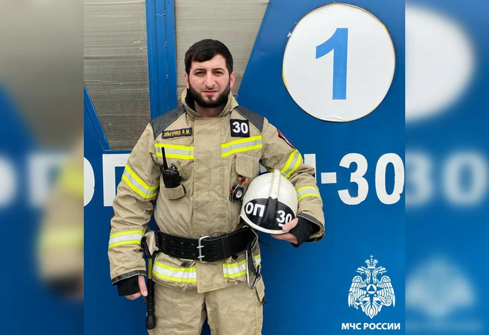 Просто зашел за хлебом: чеченский пожарный вовремя оказался в магазине, где разгорался пожар0