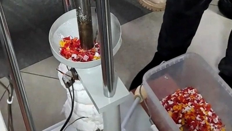 Ставропольцы представили аппарат по измельчению пластика на выставке «Россия»