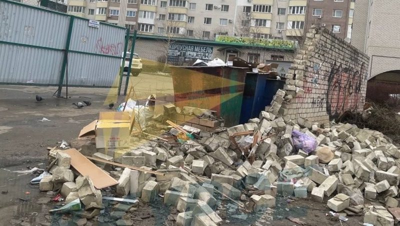 Стена обрушилась на ул. Бруснёва в Ставрополе