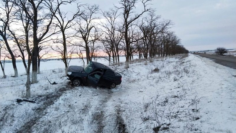 Водитель вылетел в кювет и получил травмы в ДТП в Ипатовском округе