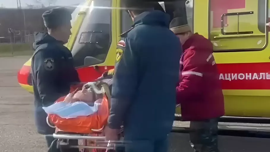 Выжившую в ДТП с тремя погибшими детьми мать отправили на вертолете в Ставрополь0