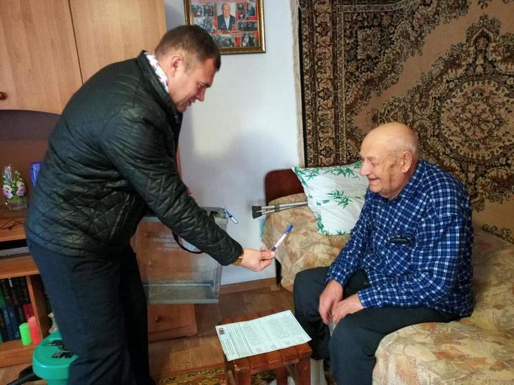 На Ставрополье 95-летний ветеран ВОВ проголосовал на выборах президента РФ
