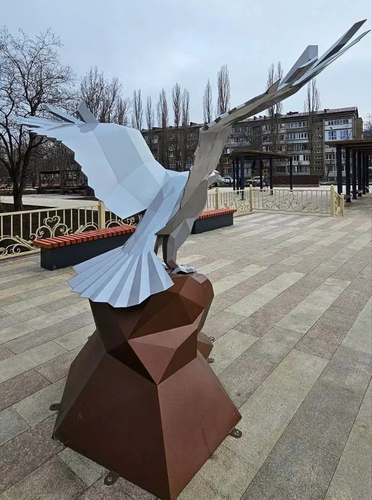 Новая скульптура орла в Пятигорске вызвала споры среди жителей1