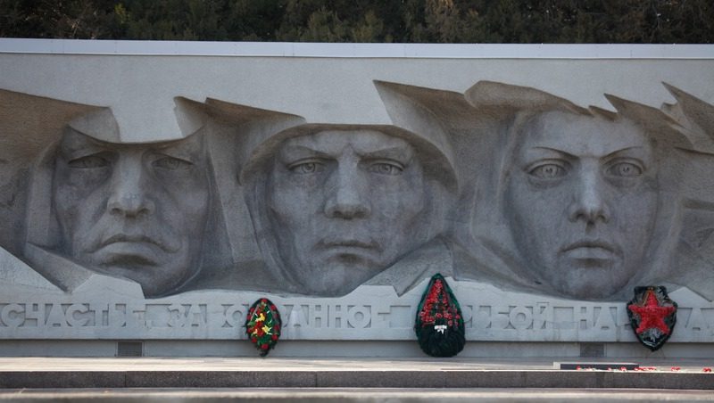 Семь воинских захоронений отреставрируют на Ставрополье в 2024 году