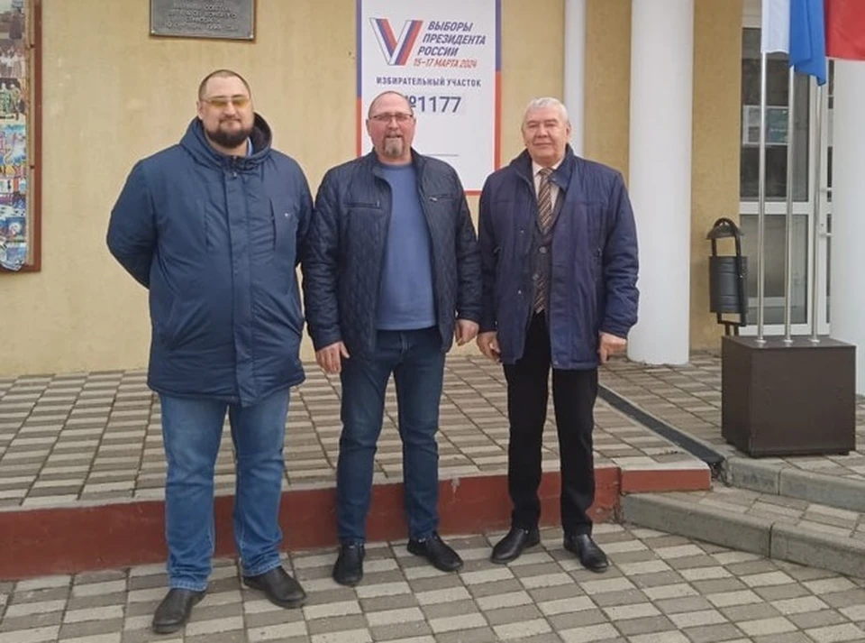 Семья врачей в трех поколениях сходила на выборы в Ставропольском крае0
