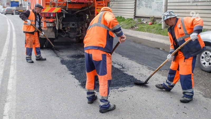 Сразу на пяти улицах Предгорья начали ремонтировать дороги