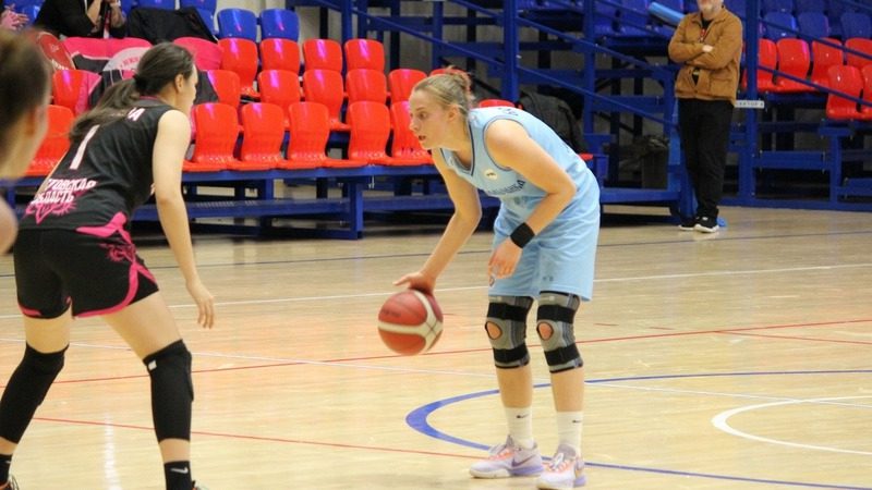Ставропольские баскетболистки одолели соперниц из Новочеркасска