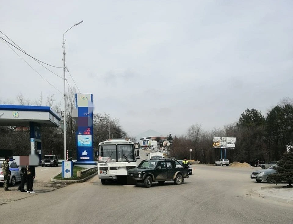 В автобус с 13 пассажирами в Пятигорске врезался водитель «Нивы»0