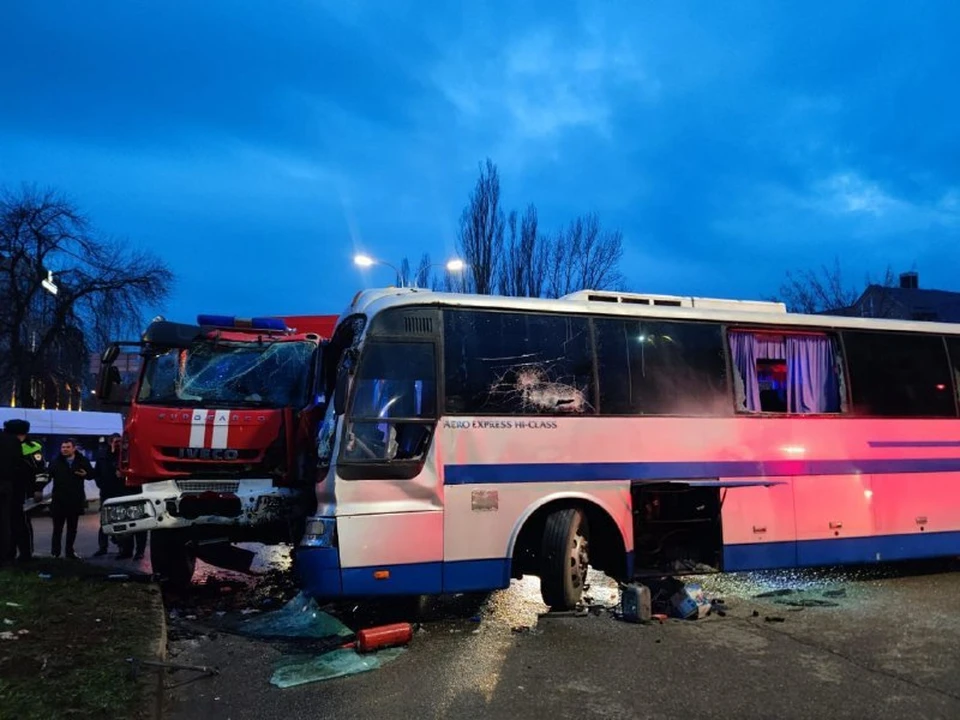 В ДТП с экскурсионным автобусом и пожарной машиной в Пятигорске пострадали четверо0