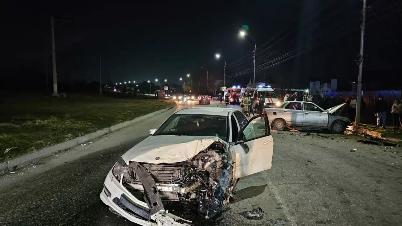 Водитель Mercedes устроил страшное смертельное ДТП в Ессентуках0