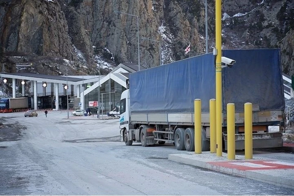 Военно-грузинская дорога вновь открыта для проезда грузовиков0