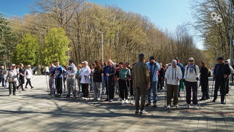 «10 тысяч шагов к жизни»: как прошёл фестиваль по скандинавской ходьбе в Ставрополе