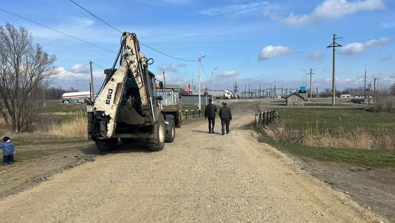 До конца июня в селе Кочубеевского округа отремонтируют дорогу на ул. Ленина