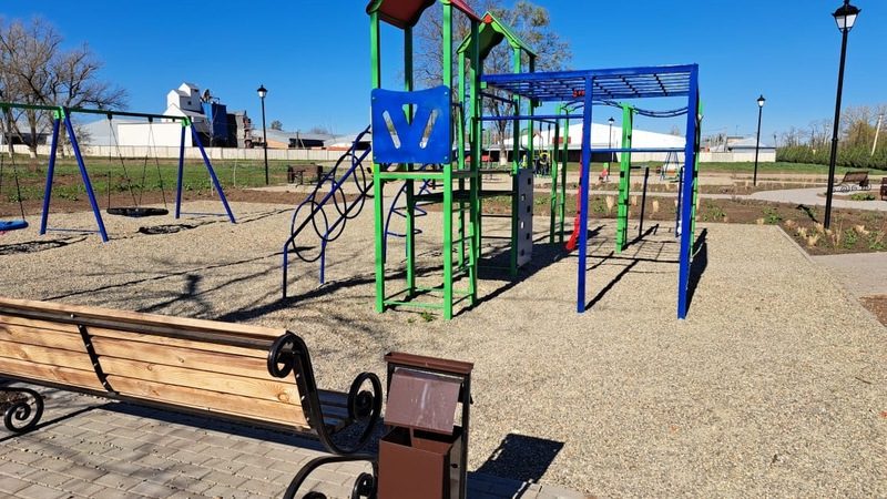 Игровую площадку для детей открыли в хуторе Новоалександровского округа