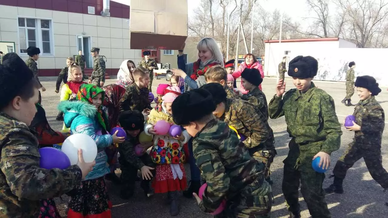 Также дети могут заниматься танцами, хоровым пением и участвовать в деятельности экологического отряда.