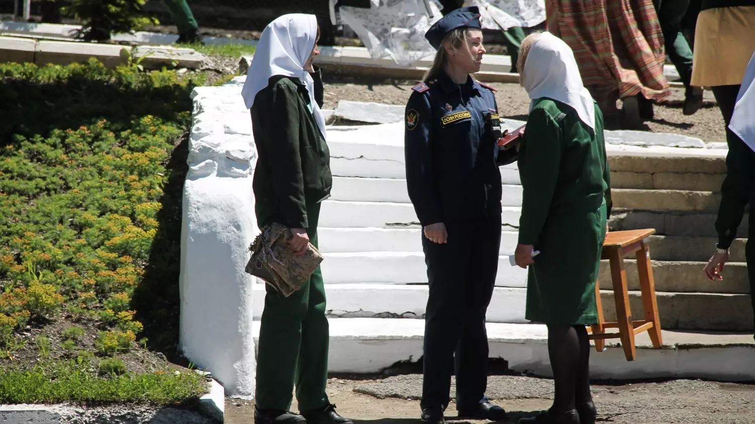 Однако в любом из этих вариантов лишение жизни младенца наказывается ограничением свободы на срок от двух до четырех лет, либо принудительными работами на срок до пяти лет, либо лишением свободы на тот же срок.