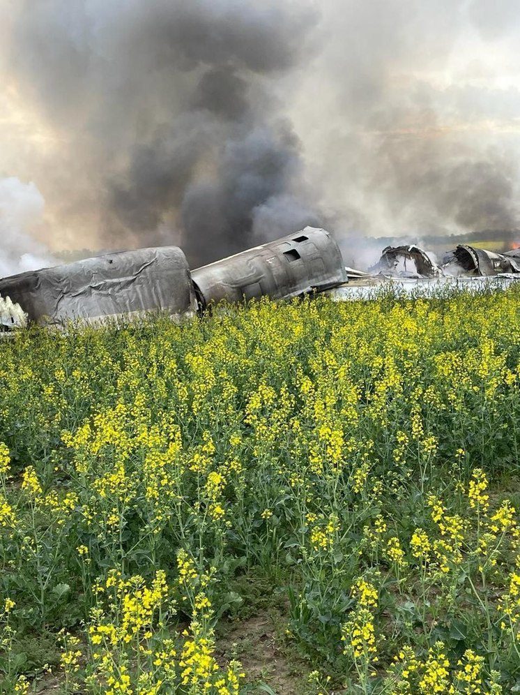 На Ставрополье в поле упал самолет