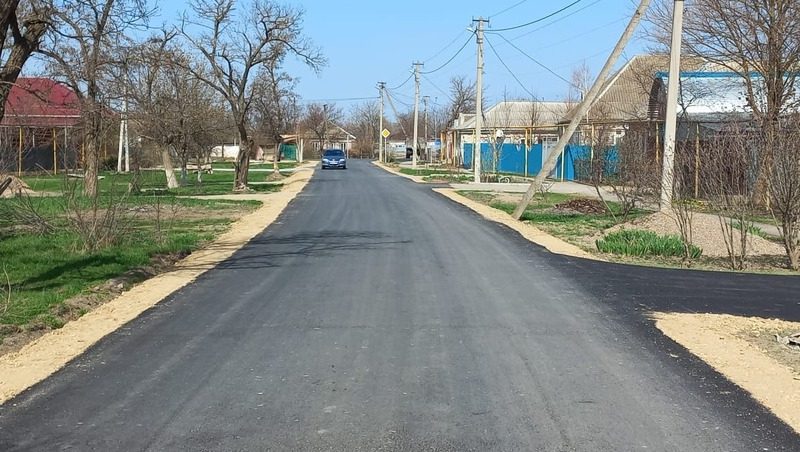 Почти полукилометровый участок дороги отремонтировали в Зеленокумске
