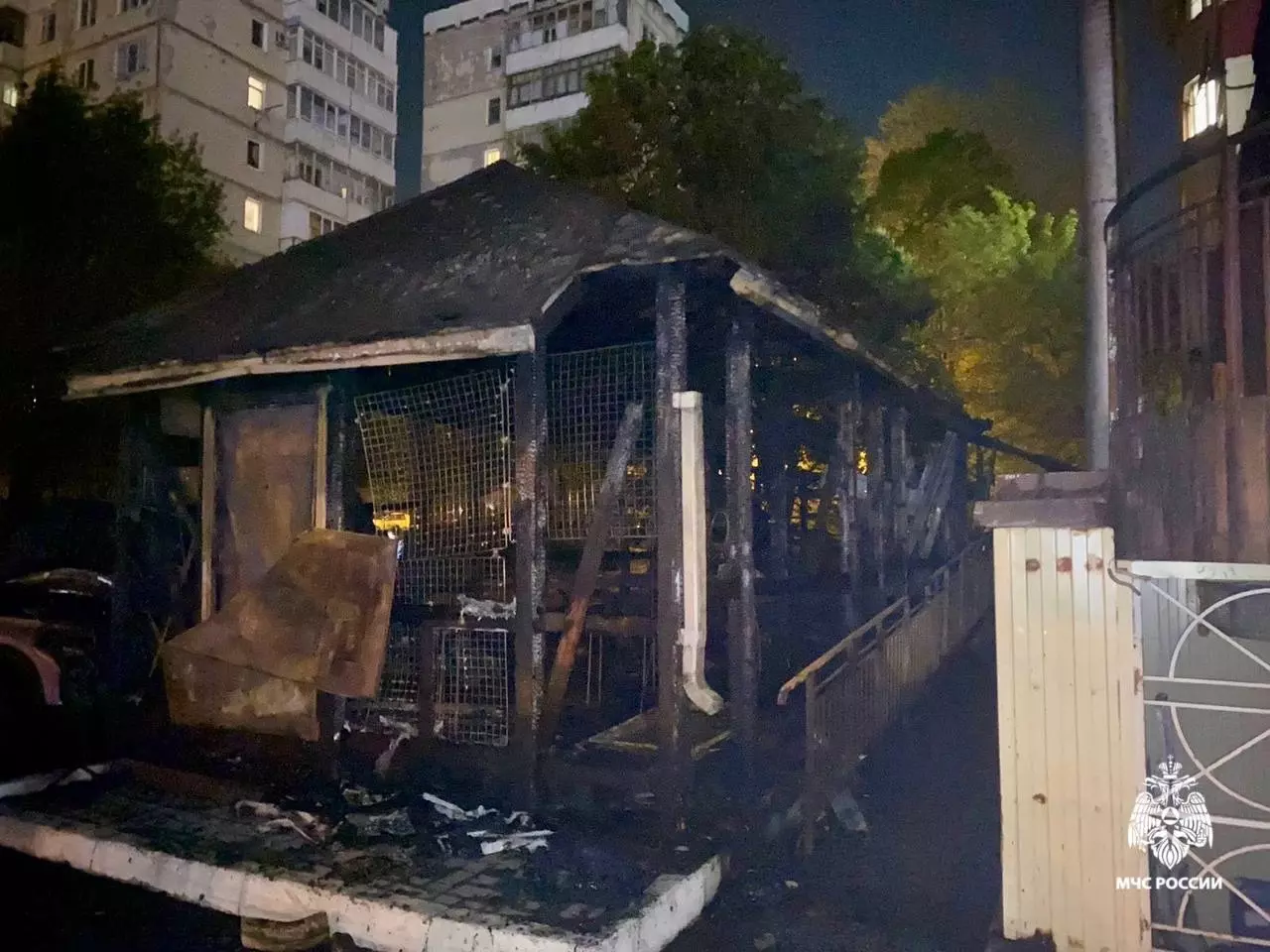 Появились фото последствий страшного ночного пожара в Ставрополе5
