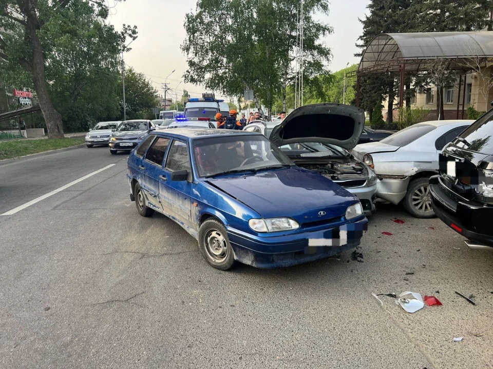 После тройной аварии в Ставрополе в больницу отвезли 7-летнего ребенка0