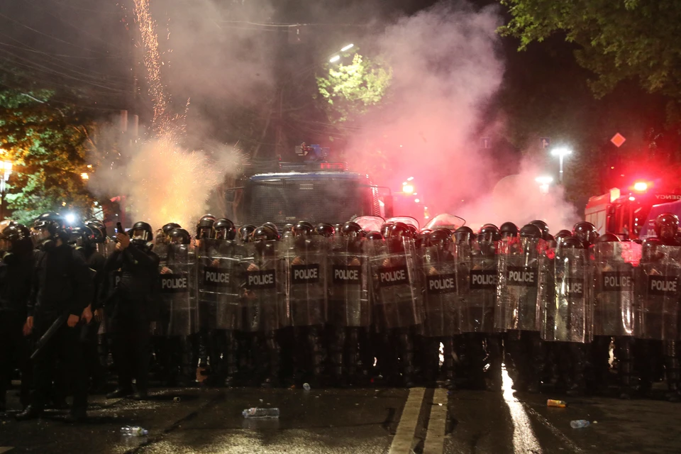 Президент Грузии призвала МВД прекратить силовой разгон демонстрантов в Тбилиси0