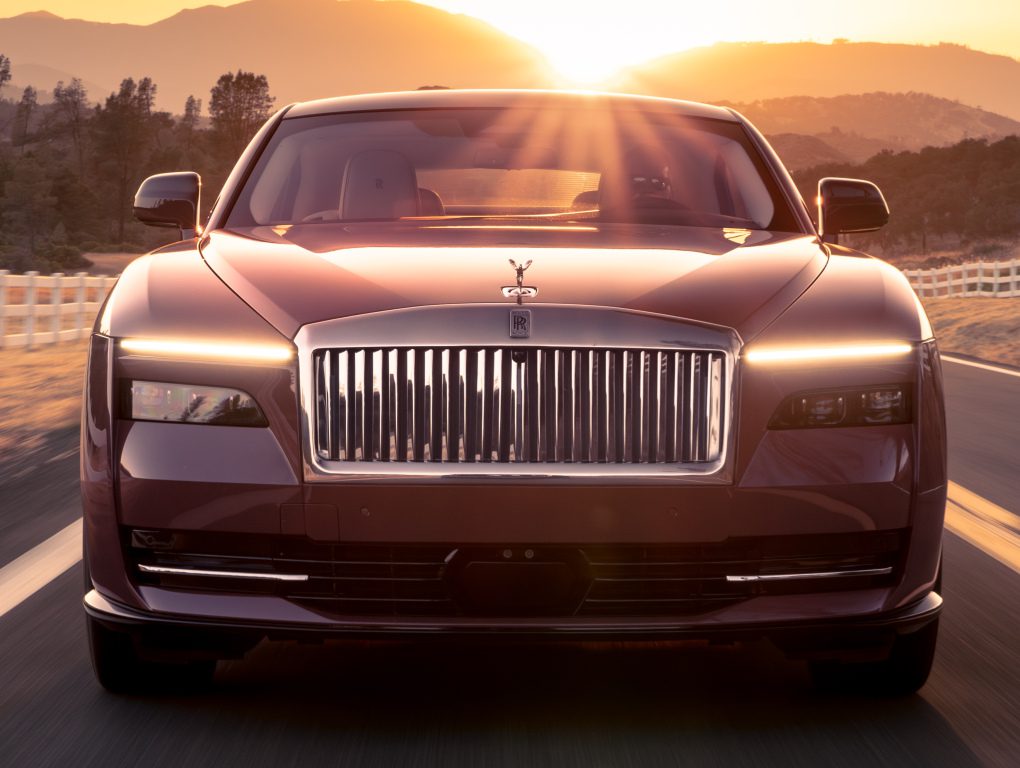 Роскошный Rolls-Royce Spectre стал одним из самых продаваемых электрокаров в России