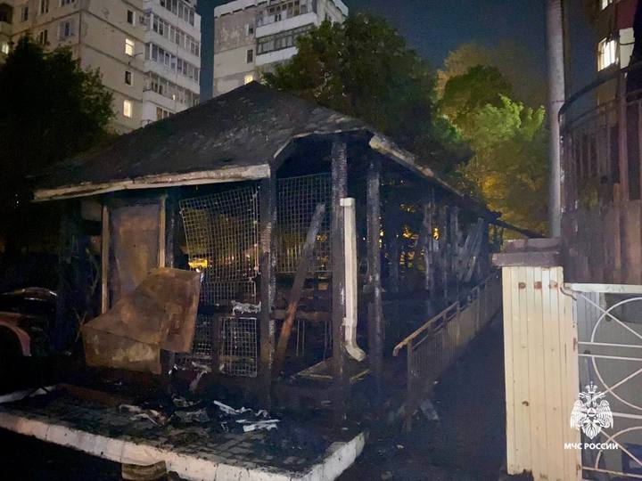 В МЧС показали фото сгоревших машин после пожара на ул. 50 лет ВЛКСМ в Ставрополе  Ставрополь (Кавказ)1