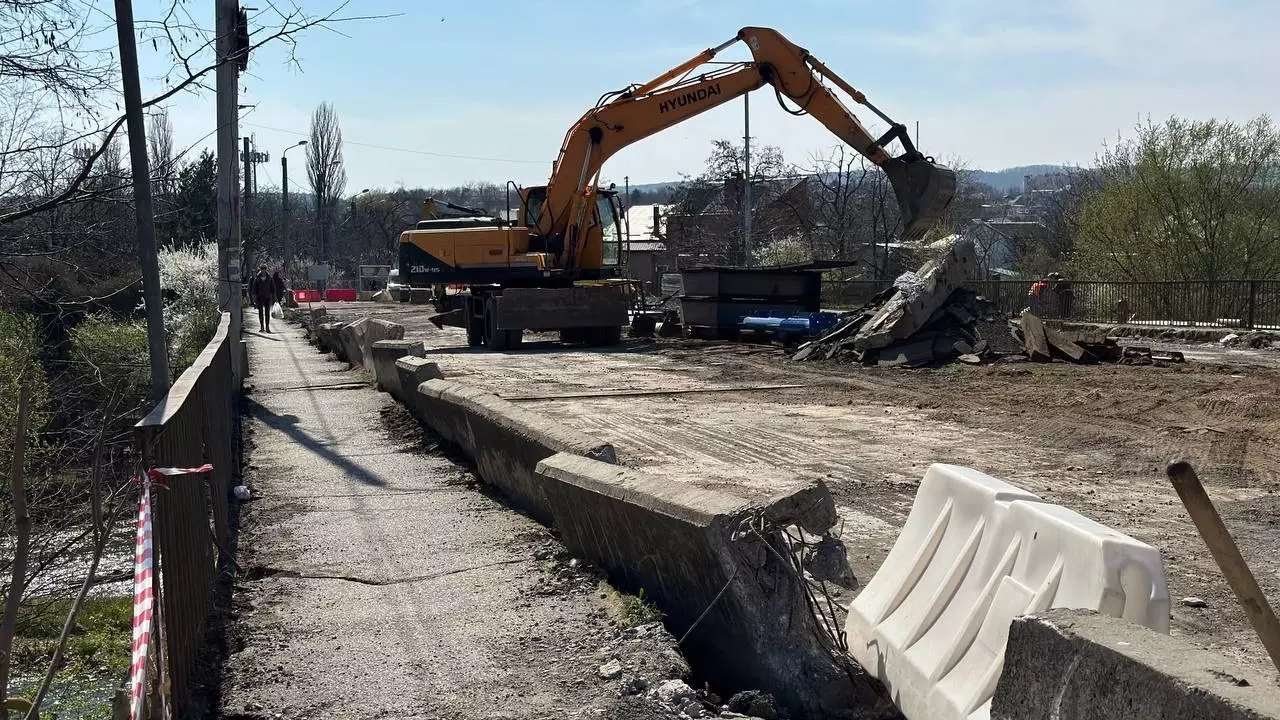 В Пятигорске продолжается реконструкция моста через реку Подкумок5