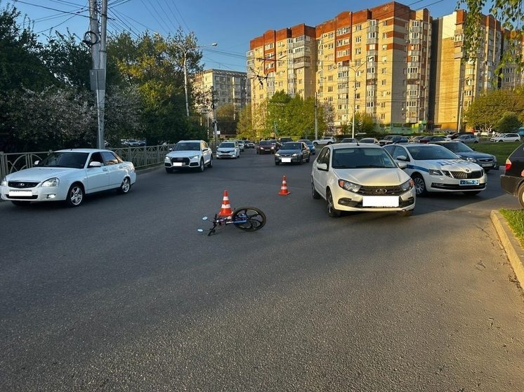 В Ставрополе 10-летний велосипедист выехал на дорогу и попал под машину