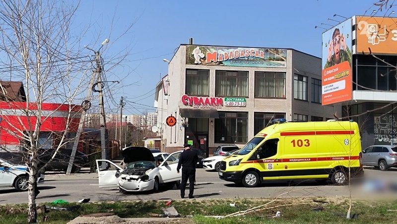 Водитель отечественной легковушки погиб в аварии с иномаркой в Ставрополе