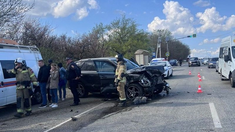 Водитель Toyota тяжело пострадал при неудачном манёвре на подъезде к Ставрополю
