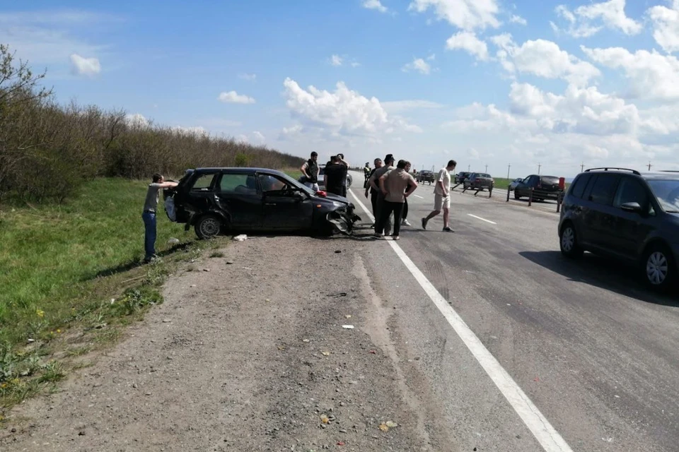 «Все трое вылетели через окна»: авария парализовала подъезд к Невинномысску0