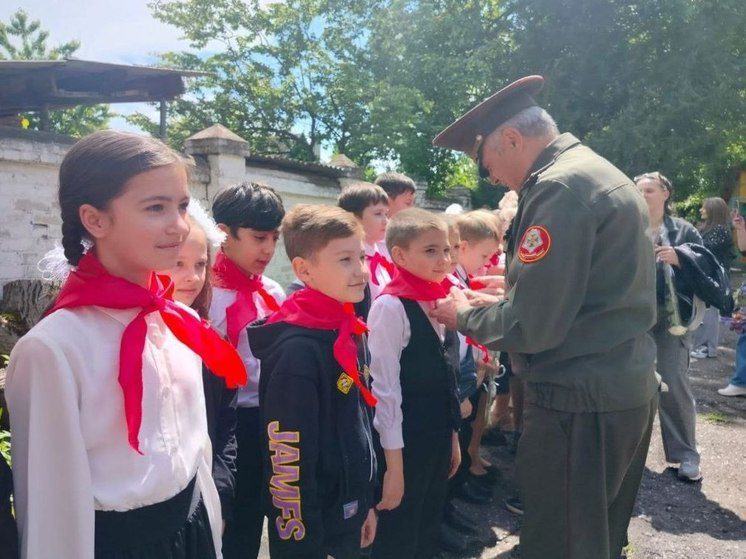 62 школьника торжественно вступили в ряды пионеров в Георгиевске