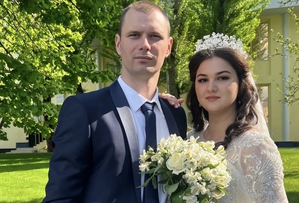 Астрофизик и работница ЗАГСА из КЧР поженились на свадебном фестивале в Москве0