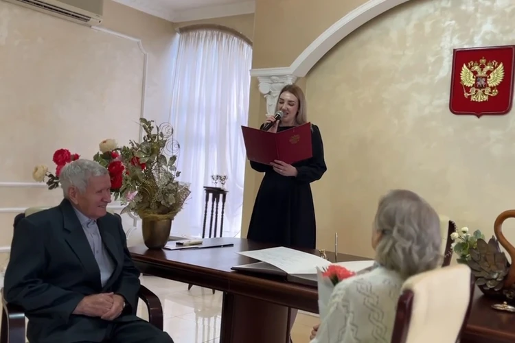 Через 60 лет сказала «Да!»: необычная пара пришла в ЗАГС на Ставрополье1